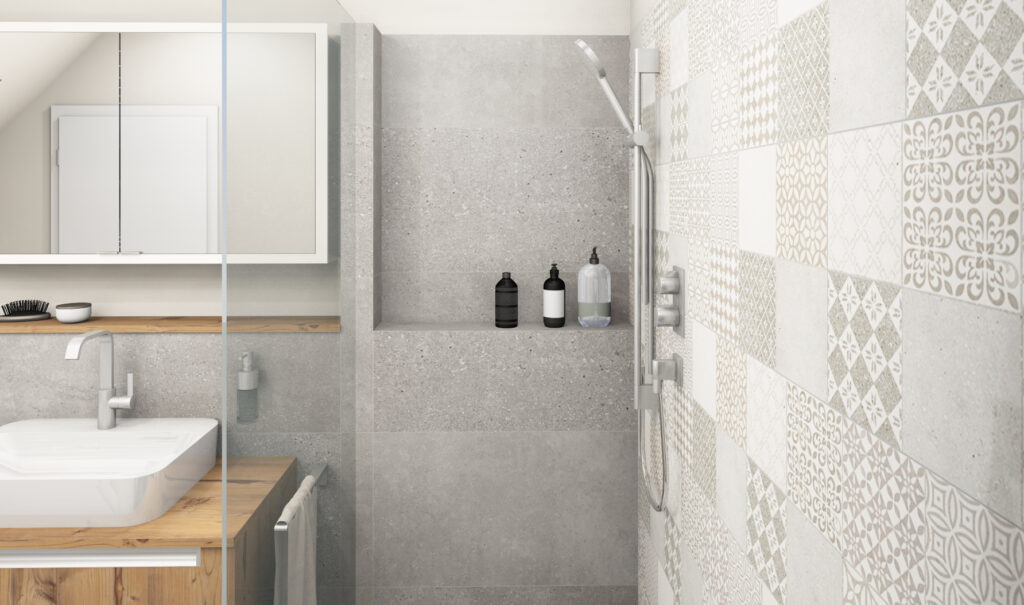 Dusche mit Dekorfliesen, Wandnische und gebürsteten Chrom-Armaturen in einer 3D-Badplanung